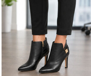 Vince Camuto Lokarie Black Leather Pointed Toe Heel Ankle Boots Zip Womens Sz 10